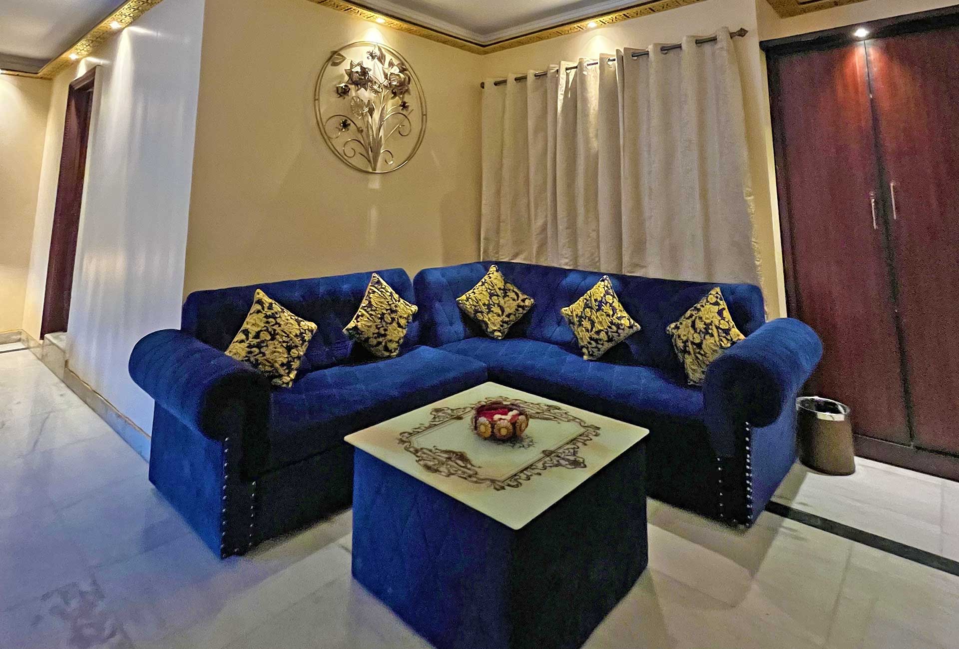 Maharaja Suite Room - The Neeraj Ganga Heritage Palace