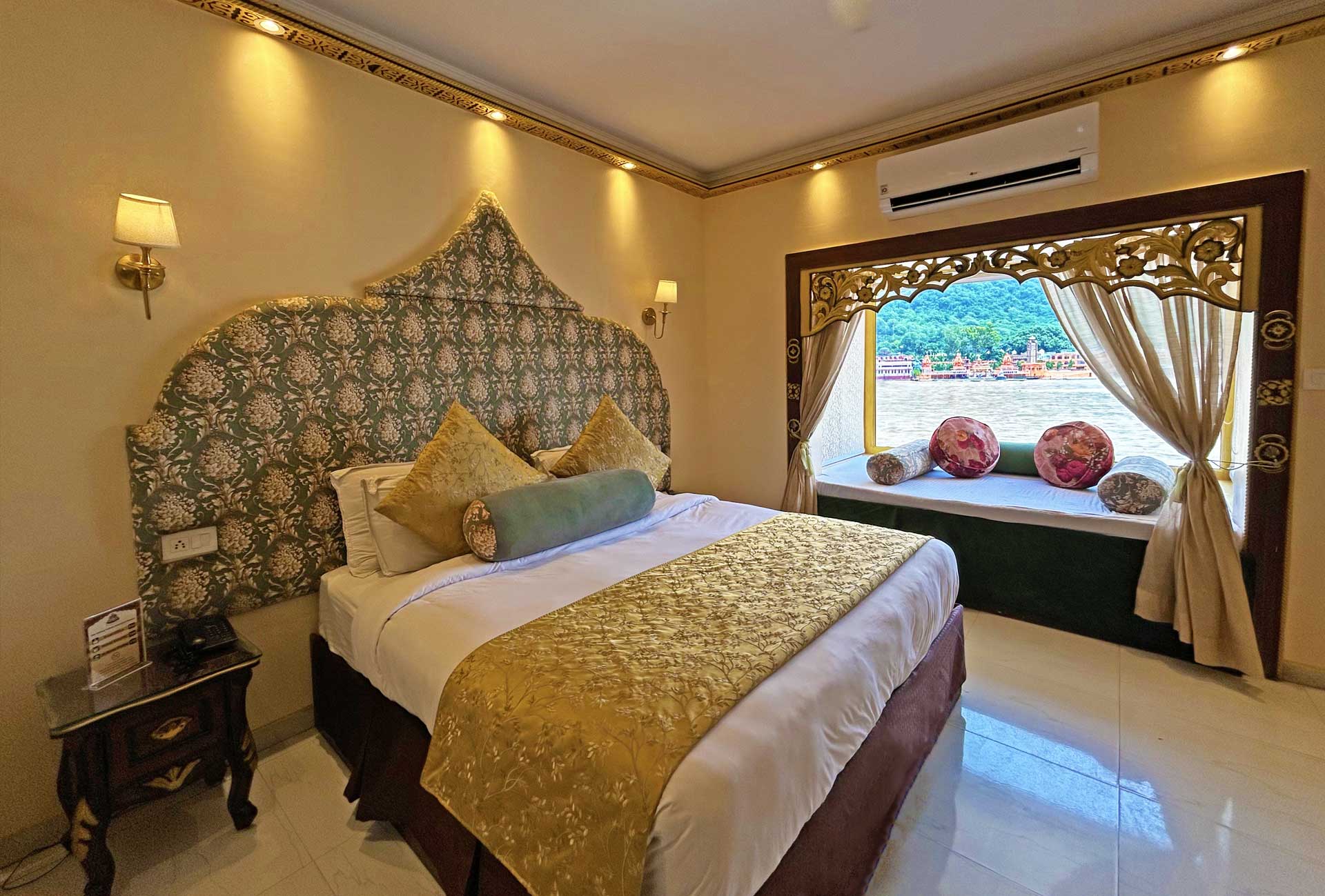 Premier Ganga View Room - The Neeraj Ganga Heritage Palace