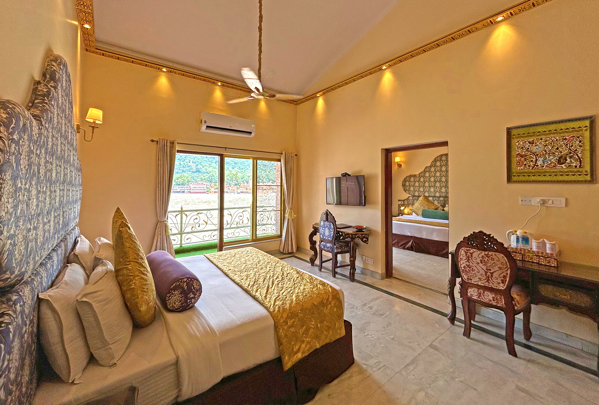 Royal Family Suite Ganga View Room - The Neeraj Ganga Heritage Palace
