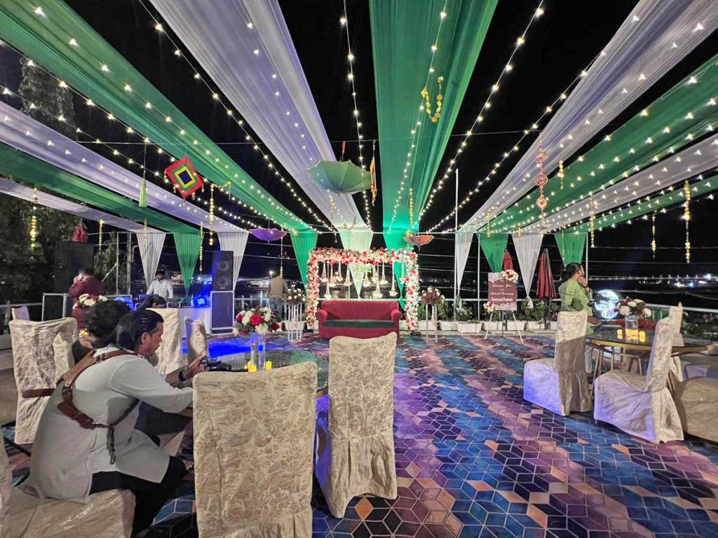 Elegant wedding décor at The Neeraj Ganga Heritage Palace in Rishikesh